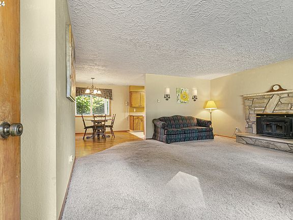 3rd image of 9606 NE 69th St
