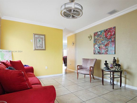 5th image of 404 NW 179th St