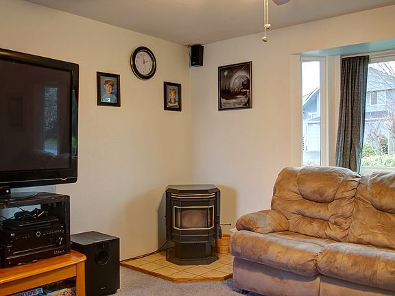 3rd image of 9224 19th Pl SE