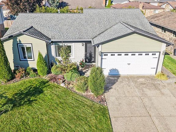 2nd image of 46595 Apple Ln