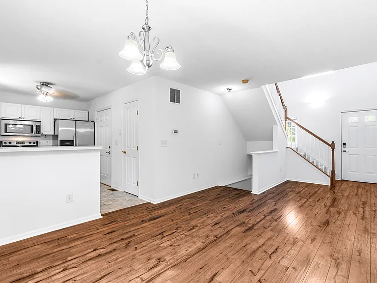 1113 Green Knoll Dr — Photo 10