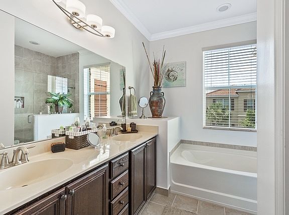 4th image of 446 Tiffany Oaks Way