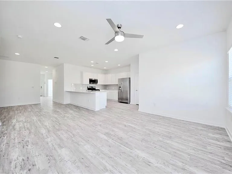 10307 Norshire Ln — Photo 2