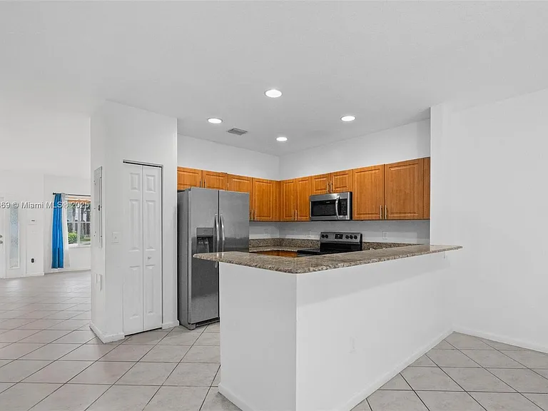 8206 SW 29th St — Photo 15