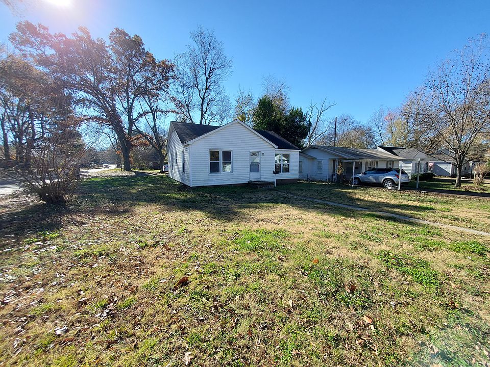 1st image of 724 McLain St