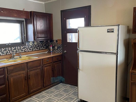 4th image of 3580 W Maple Dr