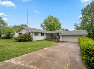 323 Maple St, Cabool, MO 65689