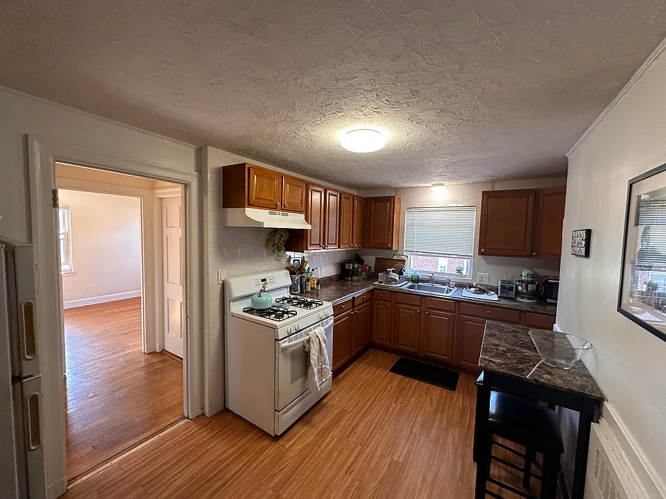 176 Summit Ave #2