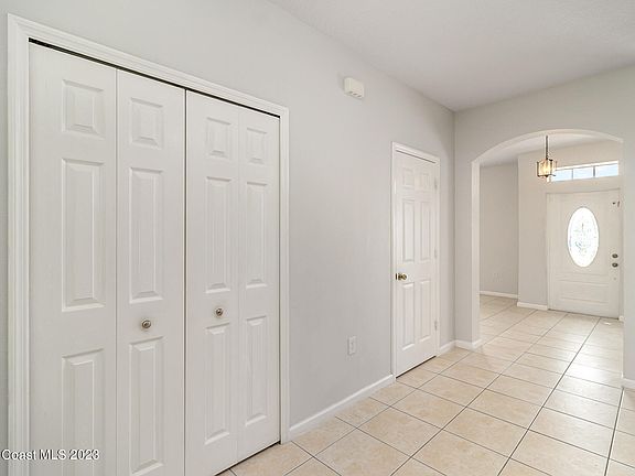 4th image of 1013 Zamora St SE