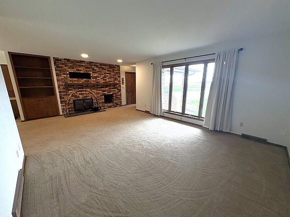 3rd image of 44772 309th St