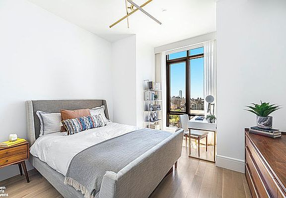4th image of 215 E 19th St #14B