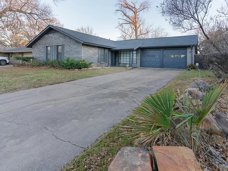 1620 W Northgate Dr — Photo 20
