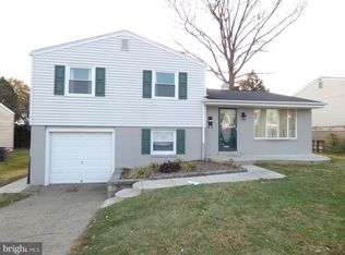 1112 Kent Ln, Philadelphia, PA 19115