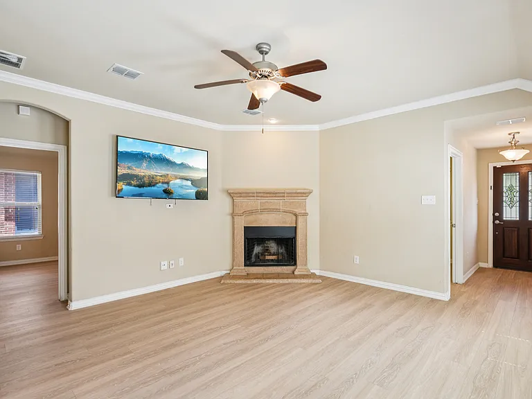15937 Alvarado Dr — Photo 4
