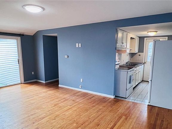 4th image of 93 Grand View Dr