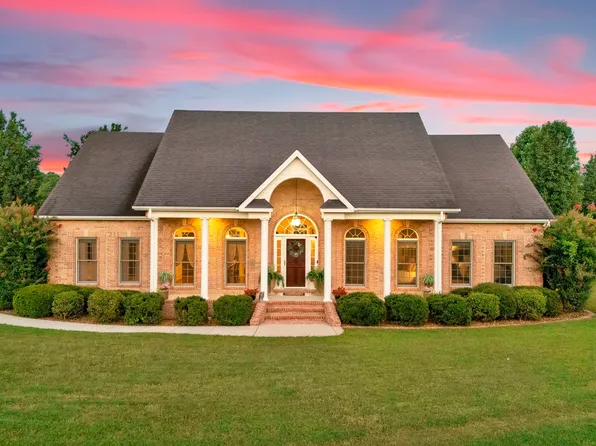 594 Waters Edge Dr, Estill Springs, TN 37330