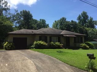 306 Crestline Ln, Vicksburg, MS 39183