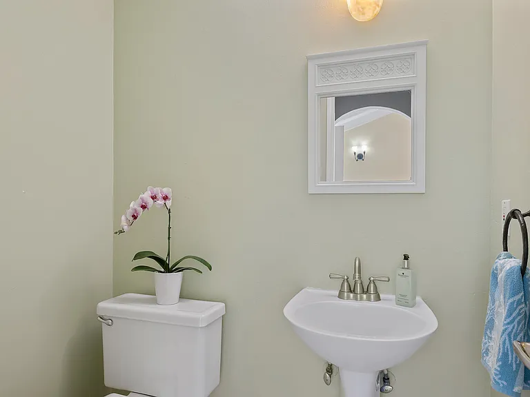 860 Highland Dr #4 — Photo 7