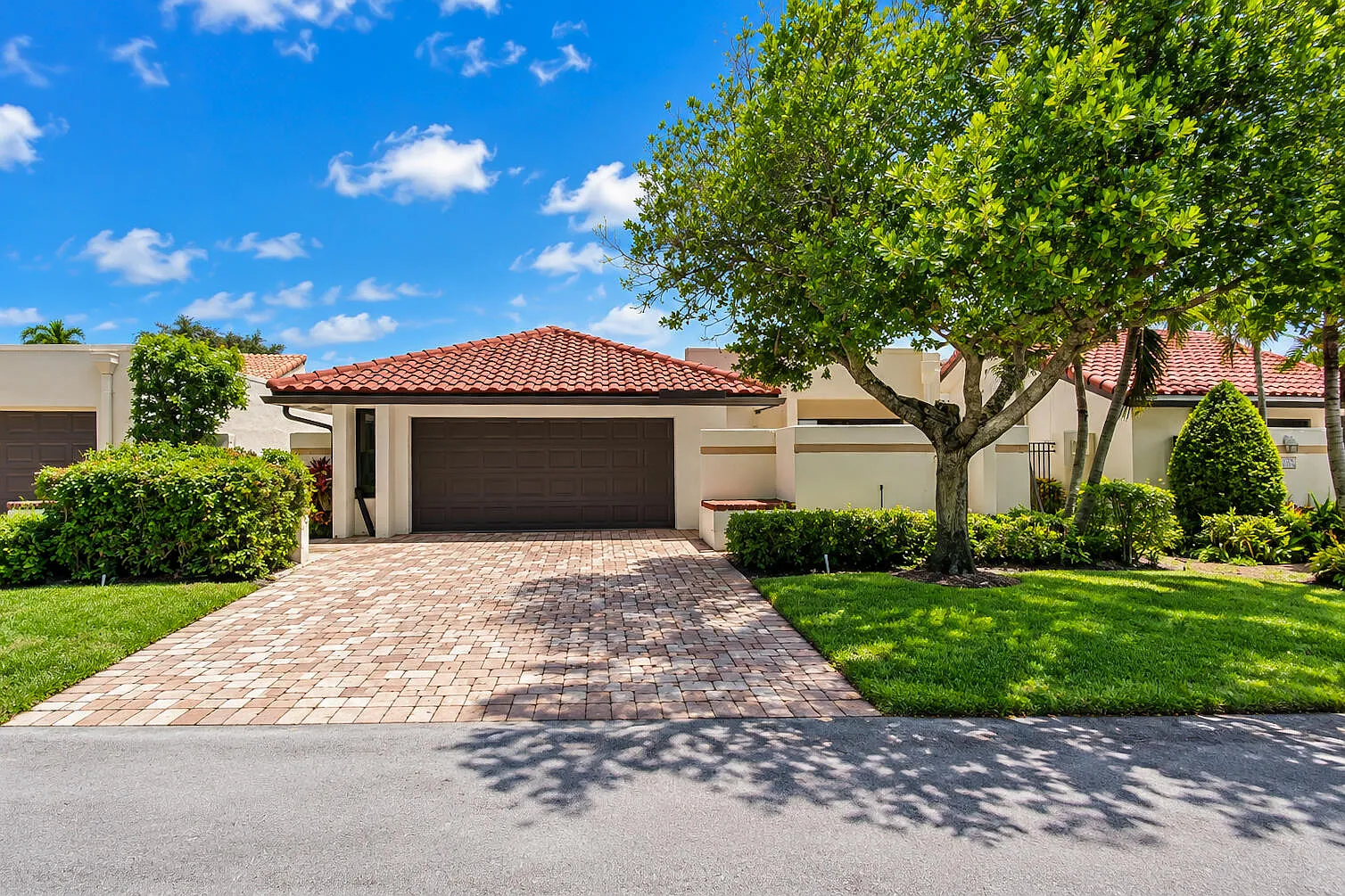 3 bed, 2.5 bath, 2076 sqft, $6,250 — Photo 2