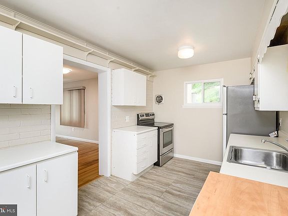 5th image of 2463 S Culpeper St