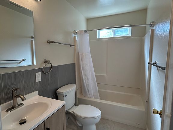 3rd image of 3031 Alma St