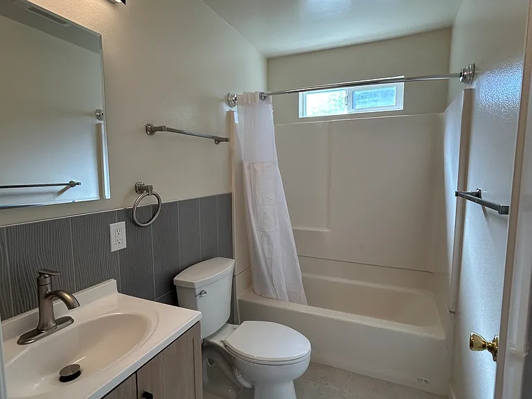 3031 Alma St — Photo 3