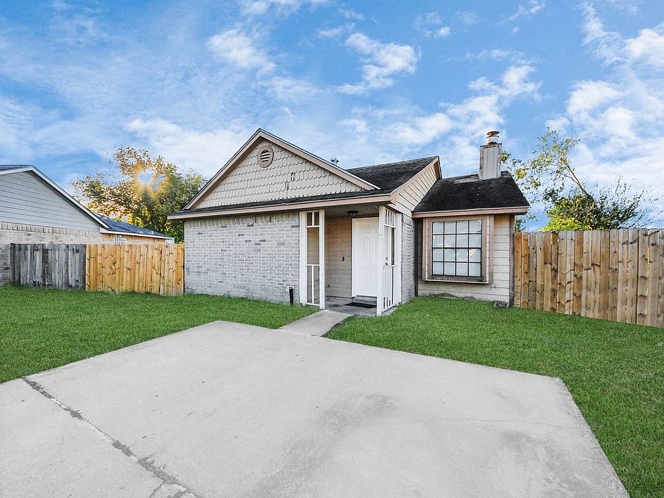 1st image of 19919 Westcliffe Ct #19919