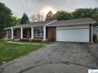 20 Camelot Dr, Mankato, MN 56001