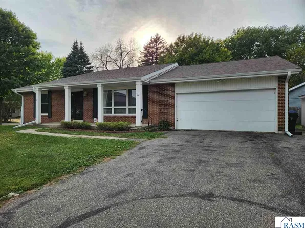 20 Camelot Dr, Mankato, MN 56001