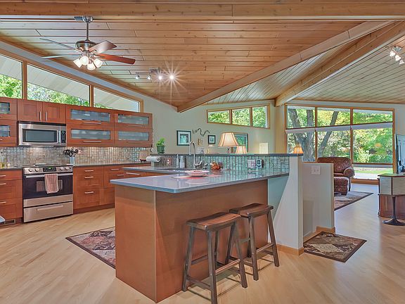 2nd image of 3143 Blackheath Dr