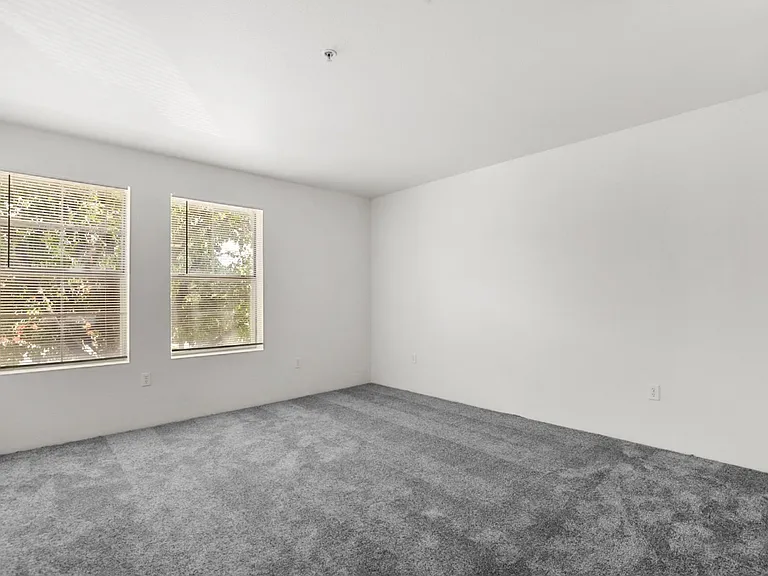 El Paseo Apartments — Photo 6