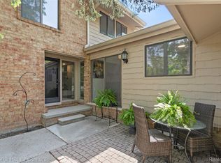 7103 Pebble Park Dr, West Bloomfield, MI 48322