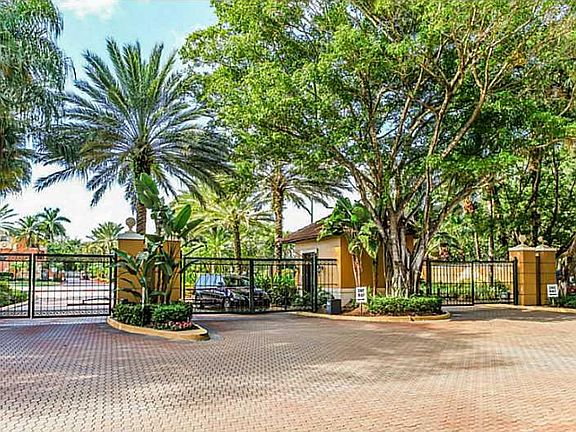 5th image of 19801 E Country Club Dr #2