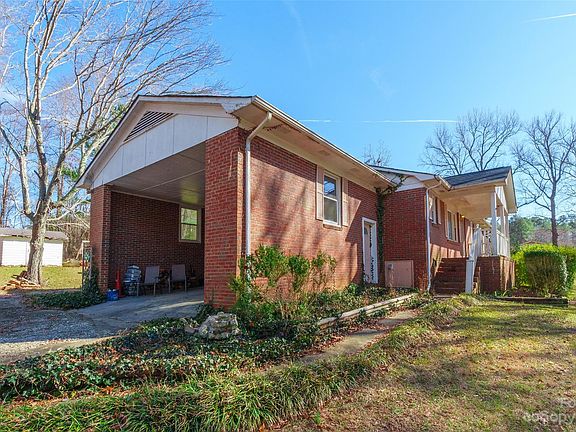 3rd image of 135 Old Gregory Ln