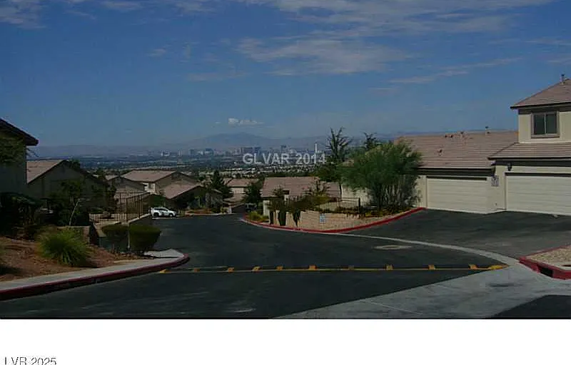 2 bed, 2.0 bath, 1202 sqft, $1,665 — Photo 3
