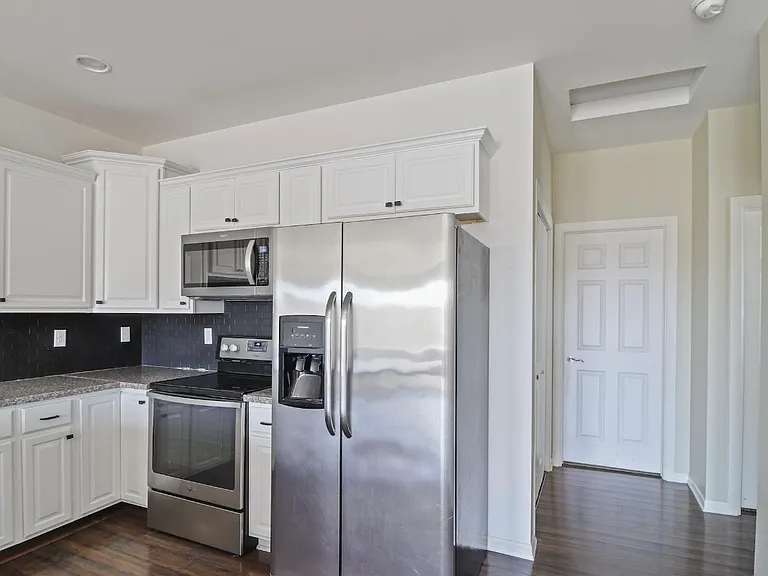 13697 Karen St — Photo 4