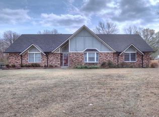 1600 Lake Shore Ct, Okmulgee, OK 74447