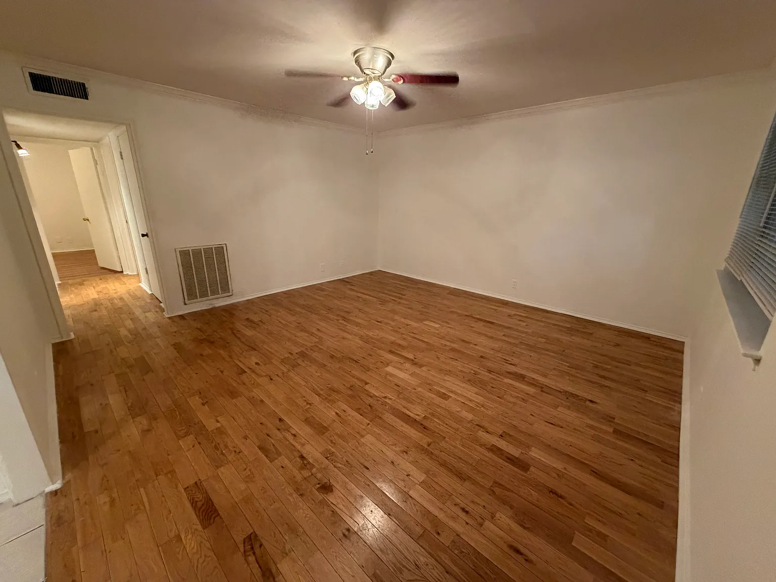 2 bed, 900 sqft, $1,295 — Photo 2
