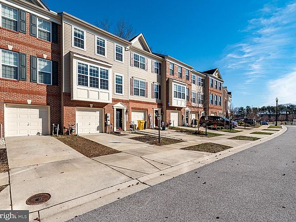3rd image of 1004 Pultney Ln