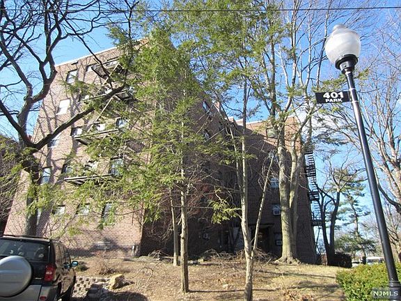 2nd image of 401 Park Pl APT 4C