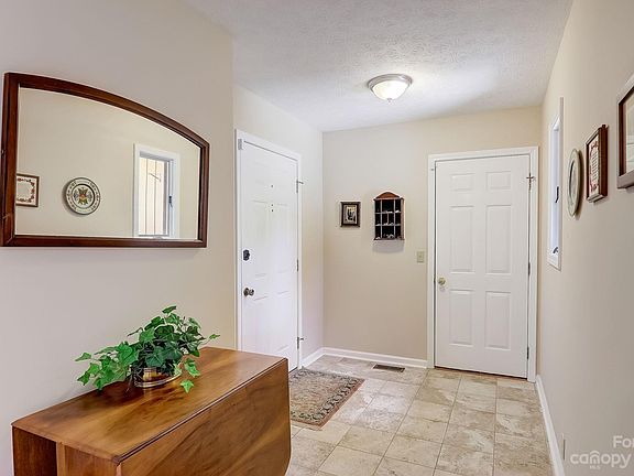 5th image of 205 Red Oak Dr