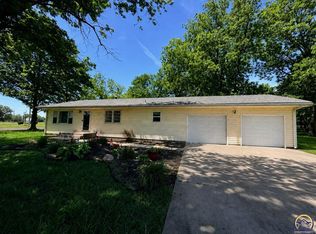 2831 SE Cuvier St, Topeka, KS 66605