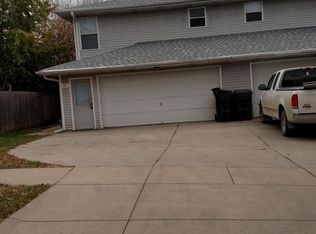 621 Oregon Trl, Lincoln, NE 68521