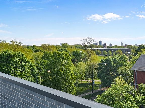 5th image of 2335 W Montrose Ave Unit 3