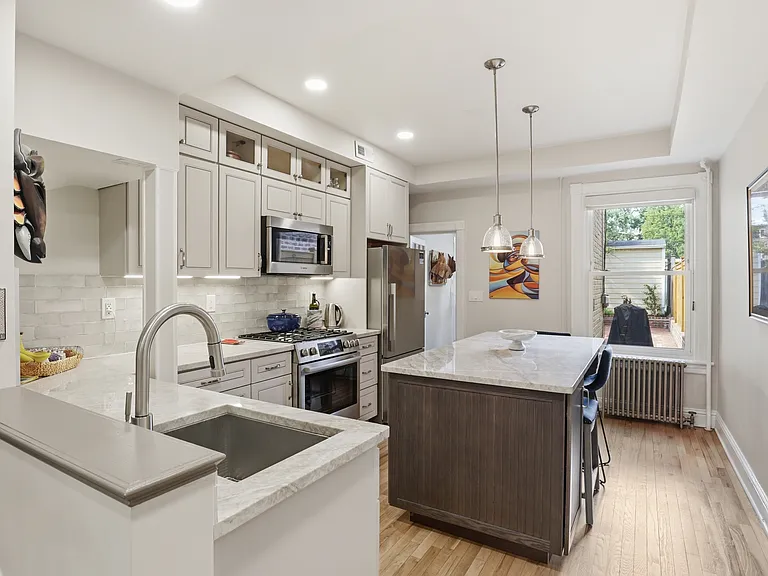 1526 D St SE #1 — Photo 7