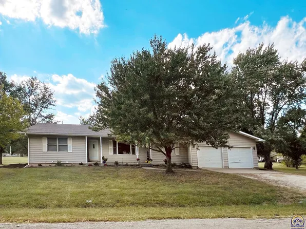 1131 N 14th St, Osage City, KS 66523