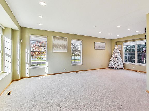 5th image of 860 Peter Ct