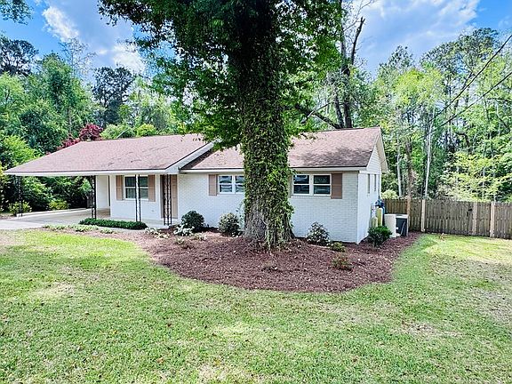 4th image of 1905 Greenview Dr