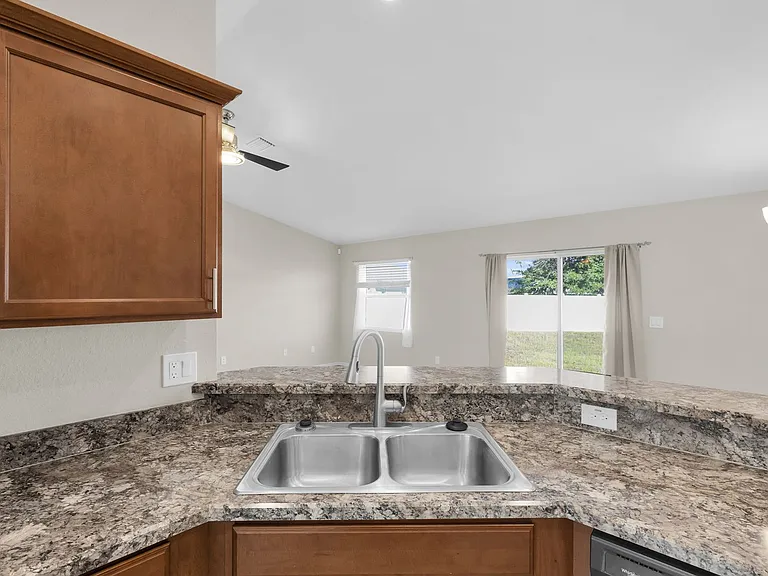 11302 SW 62nd Cir — Photo 8
