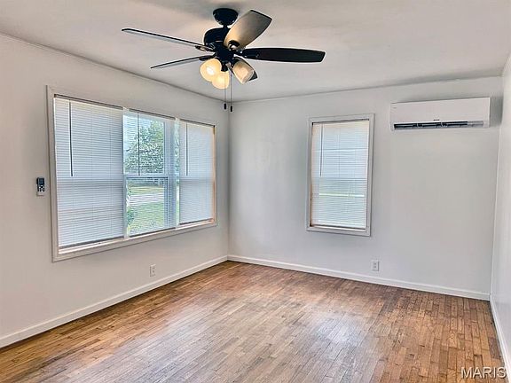 4th image of 328 W Oak St